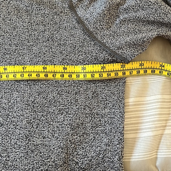 Lululemon Heathered Grey Hooded Pullover Size Medium Metal Vent Tech 1/4 Zip - Picture 9 of 12